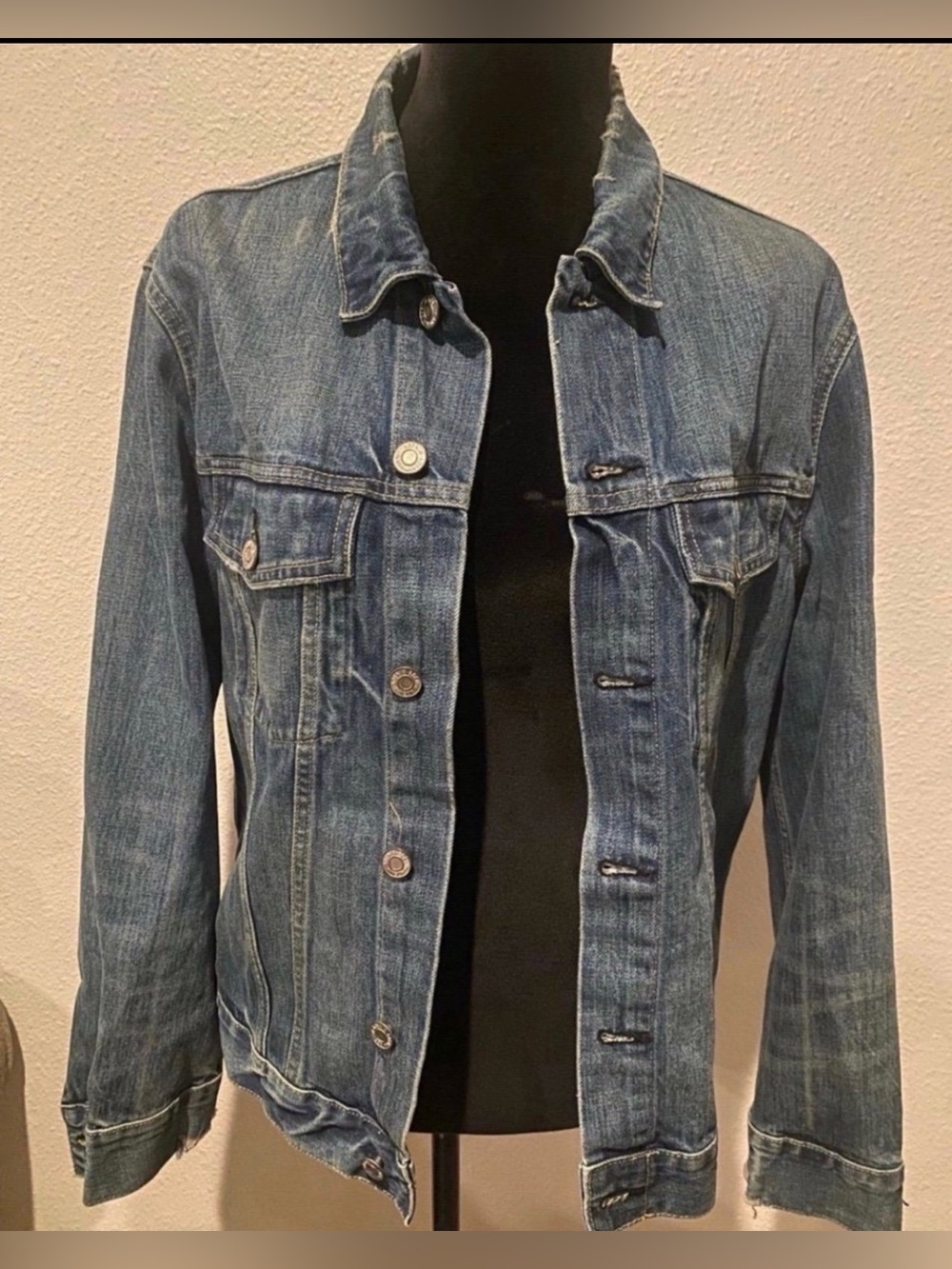 Women’s Classic Blue Denim Jacket (Size M)
